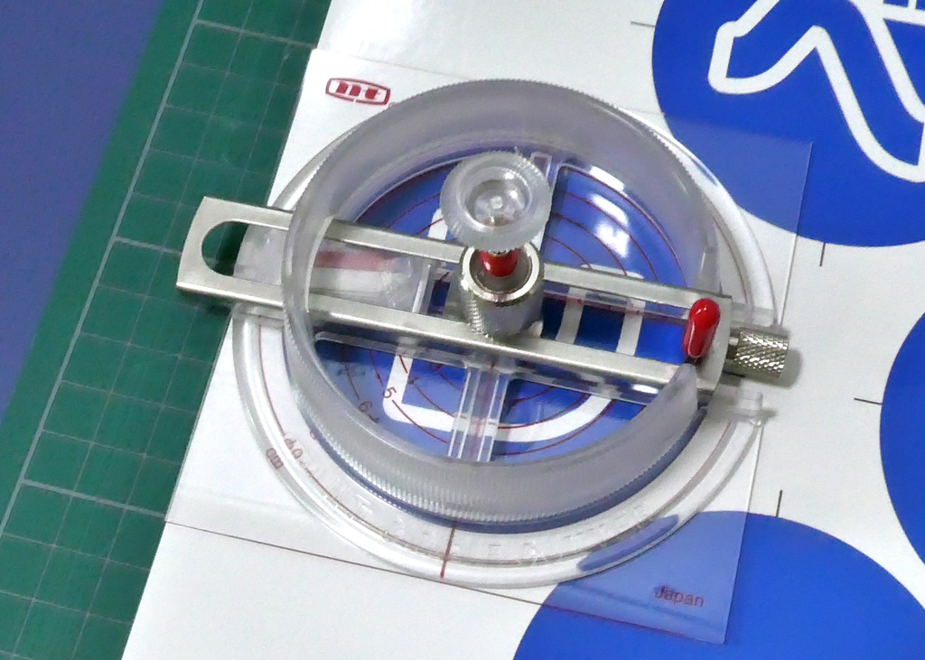 本体のセンター軸の先に意識を持っていってセットします。意外と簡単にセットできます。